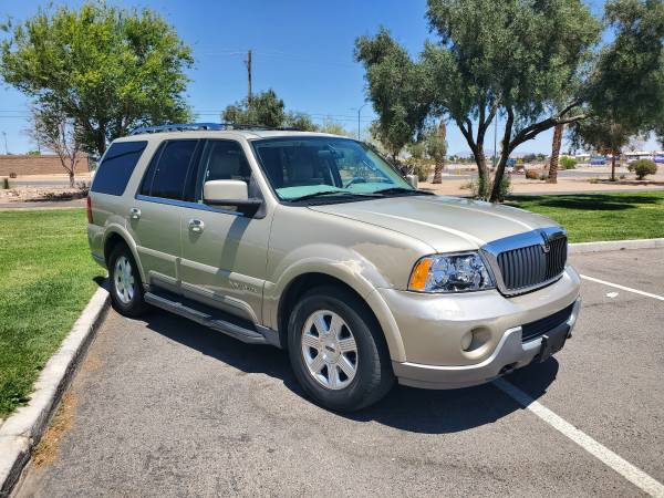 2004 Lincoln Navigator Base 4x4 Automatic — photo 2