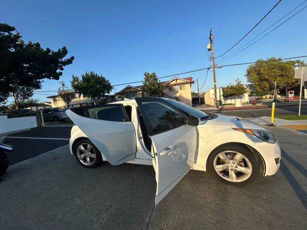 2016 Hyundai Veloster Base 3dr Hatchback Manual — photo 11
