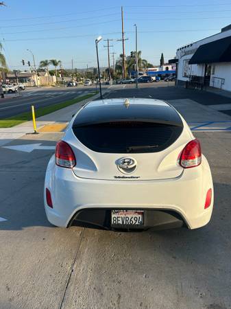 2016 Hyundai Veloster Base 3dr Hatchback Manual — photo 3