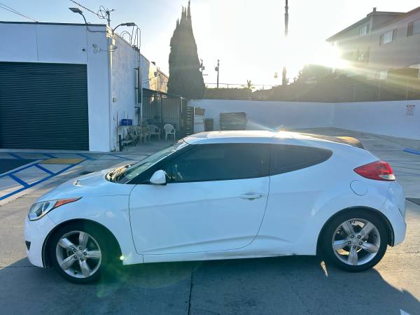 2016 Hyundai Veloster Base 3dr Hatchback Manual — photo 4