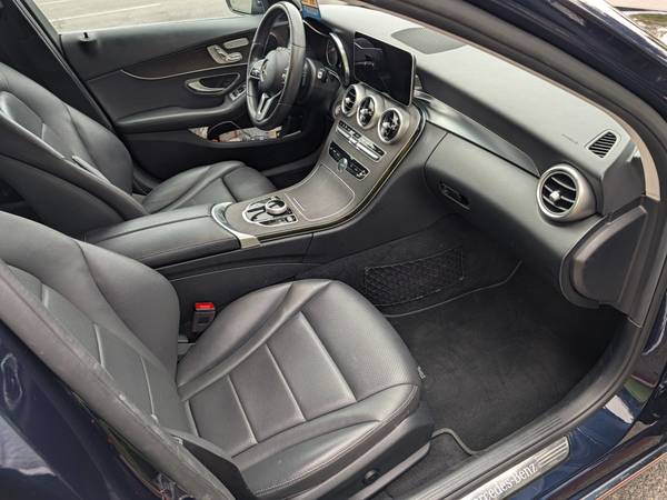 2019 Mercedes-Benz GLC 300 Base — photo 12