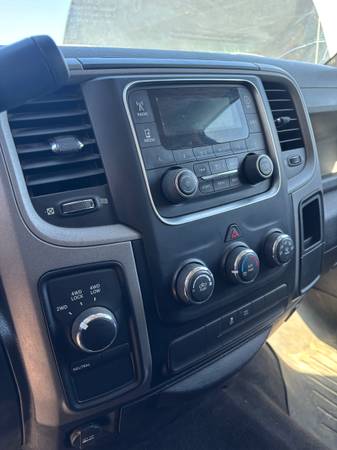 2014 RAM 1500 SLT 4x2 Quad Cab 140 in. WB Automatic — photo 9