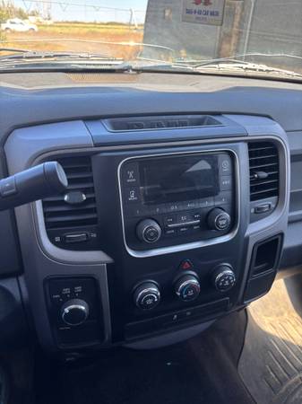 2014 RAM 1500 SLT 4x2 Quad Cab 140 in. WB Automatic — photo 2