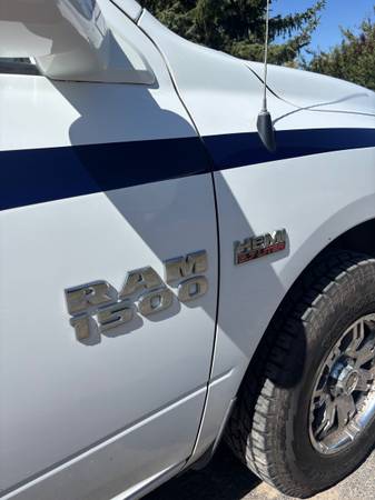 2014 RAM 1500 SLT 4x2 Quad Cab 140 in. WB Automatic — photo 4