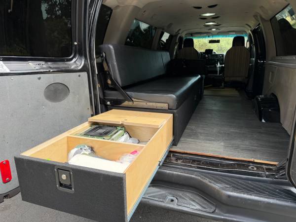 2011 Ford E 350 Super Duty XL Wagon Automatic — photo 11