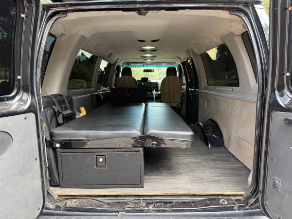 2011 Ford E 350 Super Duty XL Wagon Automatic — photo 9