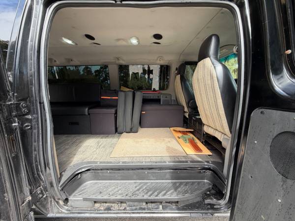 2011 Ford E 350 Super Duty XL Wagon Automatic — photo 12