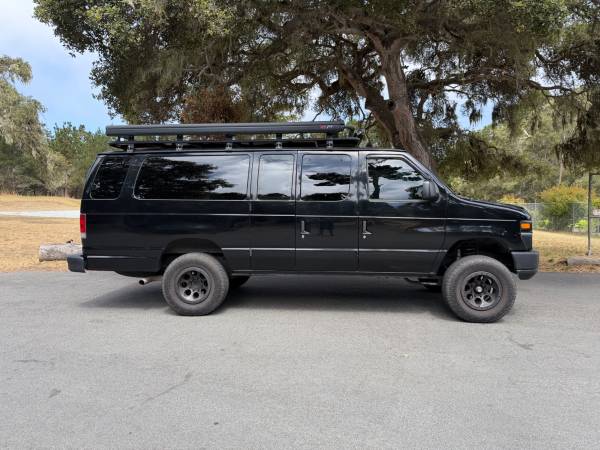 2011 Ford E 350 Super Duty XL Wagon Automatic — photo 2
