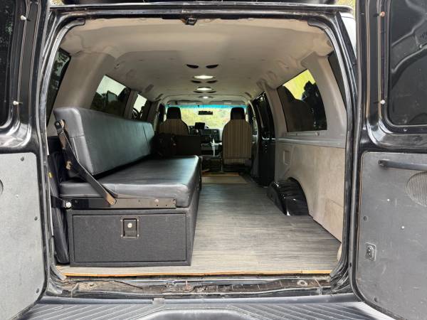 2011 Ford E 350 Super Duty XL Wagon Automatic — photo 8