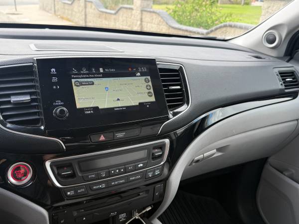 2021 Honda Pilot Touring 8 Passenger 4dr All-Wheel Drive Automatic — photo 5