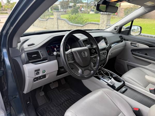 2021 Honda Pilot Touring 8 Passenger 4dr All-Wheel Drive Automatic — photo 4