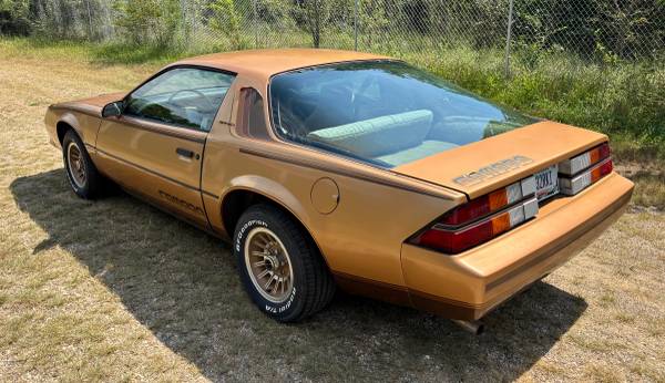 1982 Chevrolet Camaro Berlinetta 2dr Hatchback — photo 4