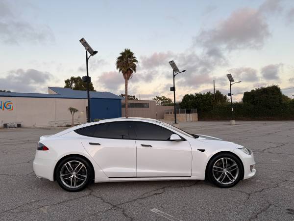 2021 Tesla Model S Long Range Plus — photo 5