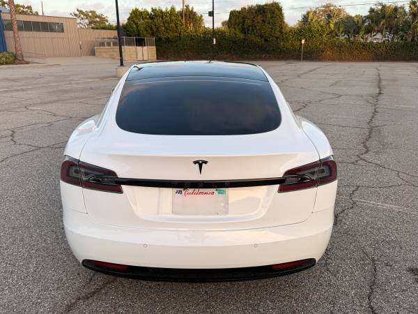 2021 Tesla Model S Long Range Plus — photo 4