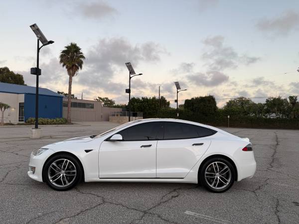 2021 Tesla Model S Long Range Plus — photo 2
