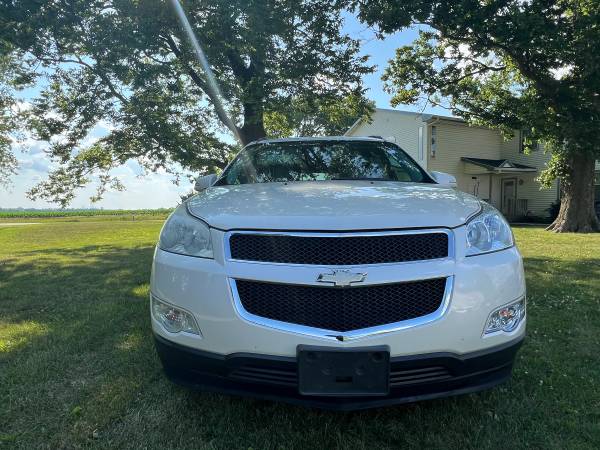 2011 Chevrolet Traverse LS All-wheel Drive Automatic — photo 2