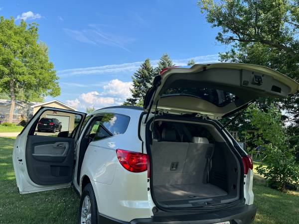 2011 Chevrolet Traverse LS All-wheel Drive Automatic — photo 8