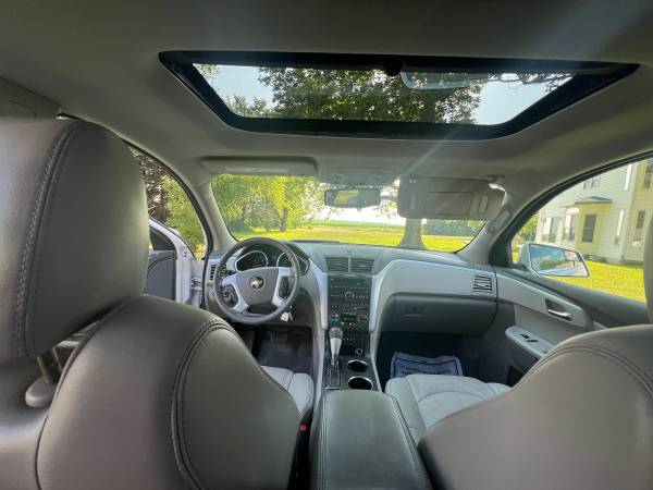 2011 Chevrolet Traverse LS All-wheel Drive Automatic — photo 4