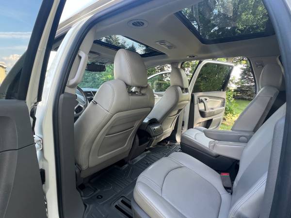 2011 Chevrolet Traverse LS All-wheel Drive Automatic — photo 11
