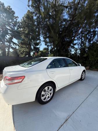 2010 Toyota Camry SE 4dr Sedan Manual — photo 4