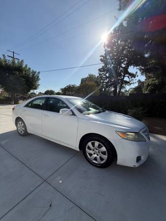 2010 Toyota Camry SE 4dr Sedan Manual — photo 2