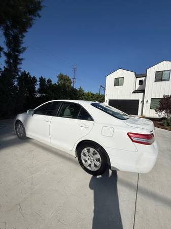 2010 Toyota Camry SE 4dr Sedan Manual — photo 3