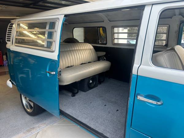 1972 Volkswagen Bus — photo 6