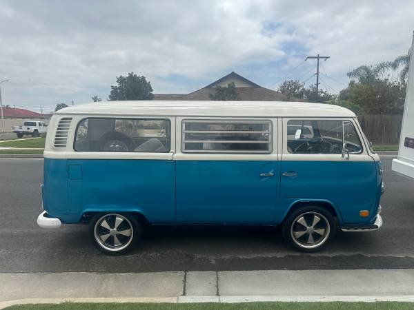 1972 Volkswagen Bus — photo 2