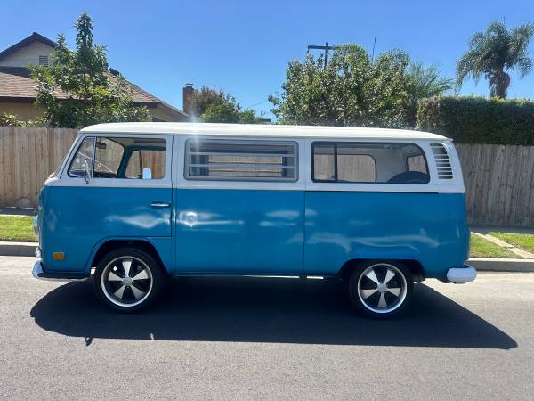 1972 Volkswagen Bus — photo 11