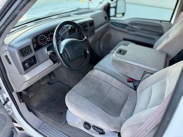 2002 Ford F 350 XLT 4x2 SD Crew Cab 156 in. WB DRW HD Manual — photo 9