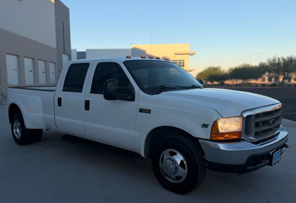 2002 Ford F 350 XLT 4x2 SD Crew Cab 156 in. WB DRW HD Manual — photo 3
