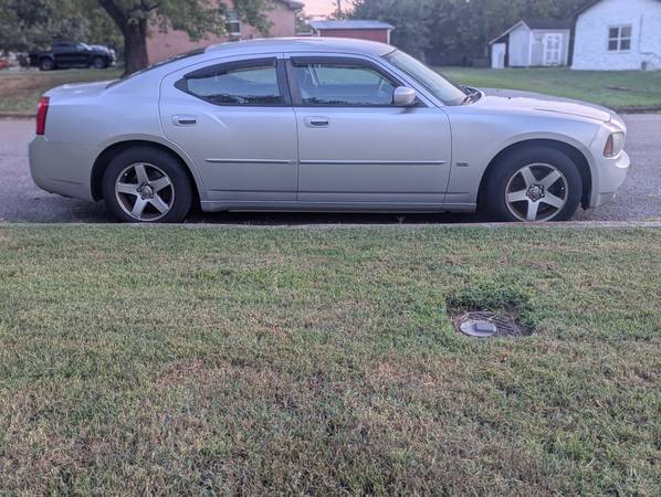 2010 Dodge Charger Base — photo 3