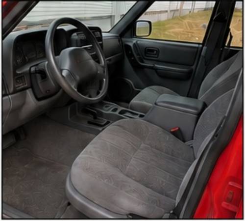 1997 Jeep Cherokee SE 2dr SUV — photo 3