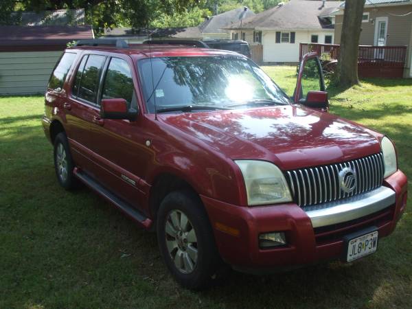 2007 Mercury Mountaineer Base 4x2 Automatic — photo 1