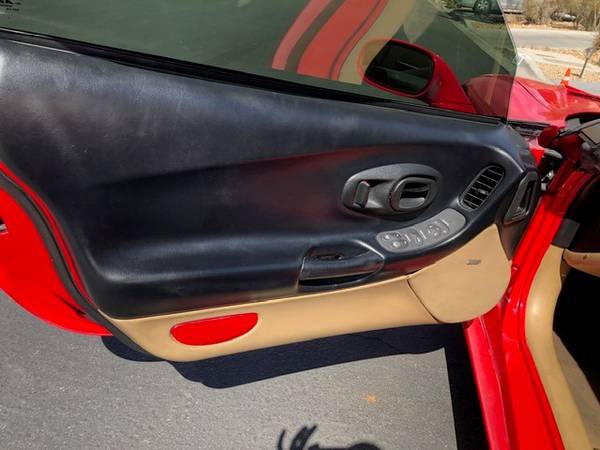 2001 Chevrolet Corvette Base — photo 12