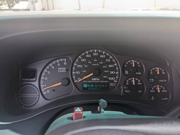 2002 Chevrolet Suburban 1500 LS 4dr 4x2 Automatic — photo 5
