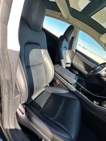 2018 Tesla Model 3 Mid Range 4dr Rear-wheel Drive Sedan Automatic — photo 11