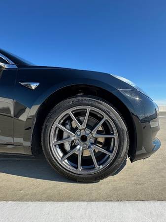 2018 Tesla Model 3 Mid Range 4dr Rear-wheel Drive Sedan Automatic — photo 3