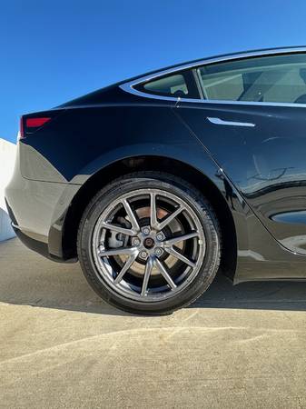 2018 Tesla Model 3 Mid Range 4dr Rear-wheel Drive Sedan Automatic — photo 2