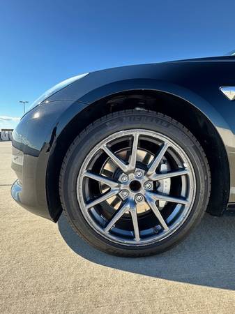 2018 Tesla Model 3 Mid Range 4dr Rear-wheel Drive Sedan Automatic — photo 5