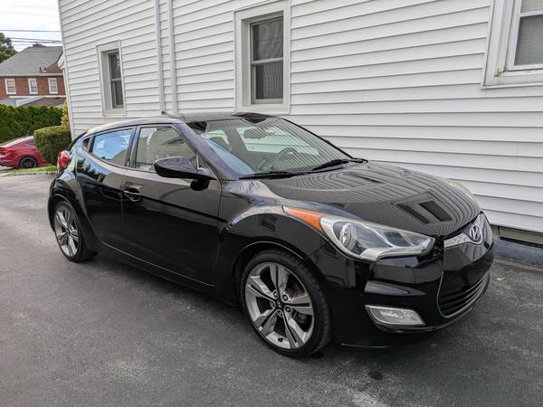 2013 Hyundai Veloster Base 3dr Hatchback Automatic — photo 2