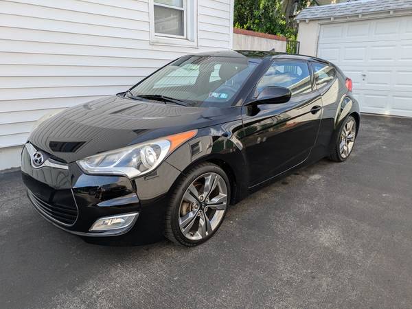2013 Hyundai Veloster Base 3dr Hatchback Automatic — photo 1