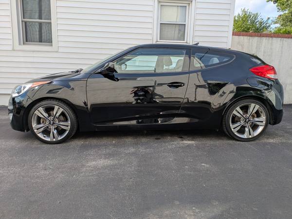 2013 Hyundai Veloster Base 3dr Hatchback Automatic — photo 3