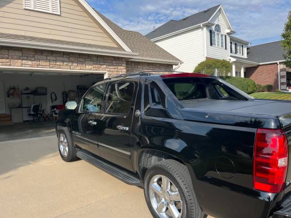 2013 Chevrolet Avalanche LS 4x2 Automatic — photo 5