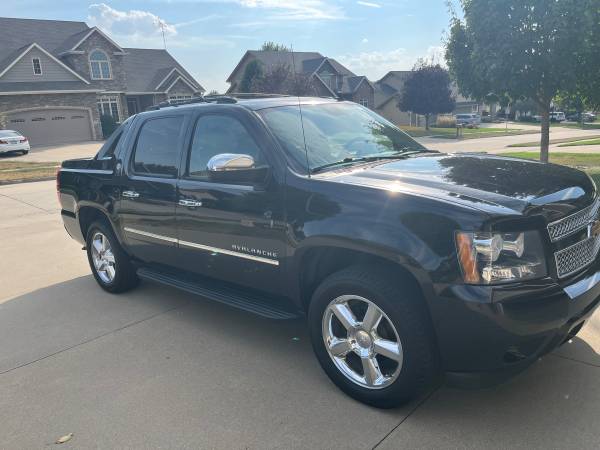 2013 Chevrolet Avalanche LS 4x2 Automatic — photo 1