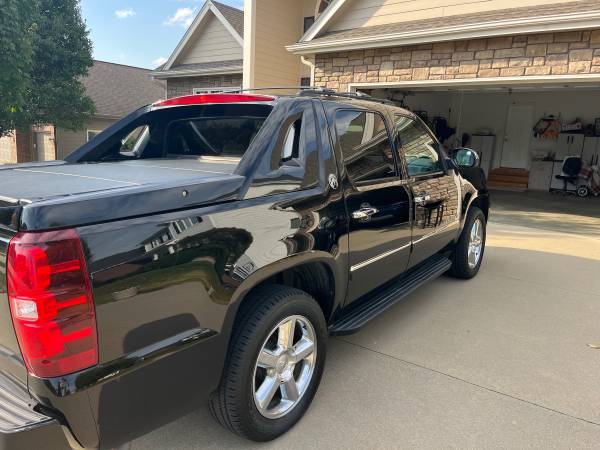 2013 Chevrolet Avalanche LS 4x2 Automatic — photo 3