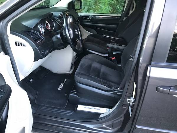 2017 Dodge Grand Caravan SE — photo 9