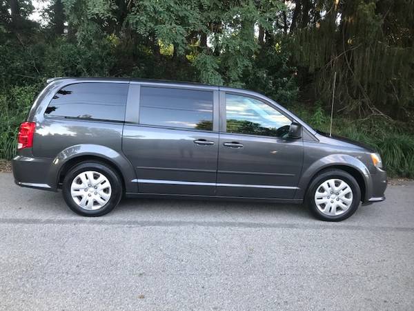2017 Dodge Grand Caravan SE — photo 8