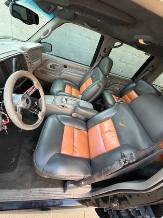 2000 Chevrolet Tahoe Limited 4dr 4x2 Automatic — photo 3