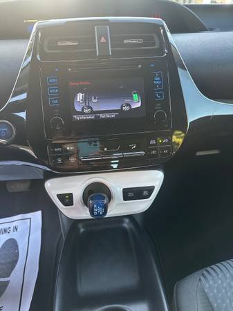 2017 Toyota Prius Two Eco — photo 10